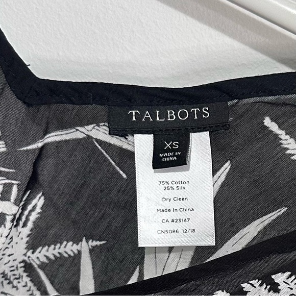 Talbots Black and White Botanical Top - Picture 4 of 4